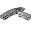 Cuchillas ranuradoras para cartón corrugado con pequeños logotipos Sharp Industrial grabados entre las ranuras