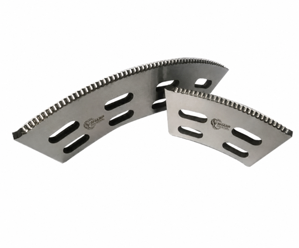 Cuchillas ranuradoras para cartón corrugado con pequeños logotipos Sharp Industrial grabados entre las ranuras